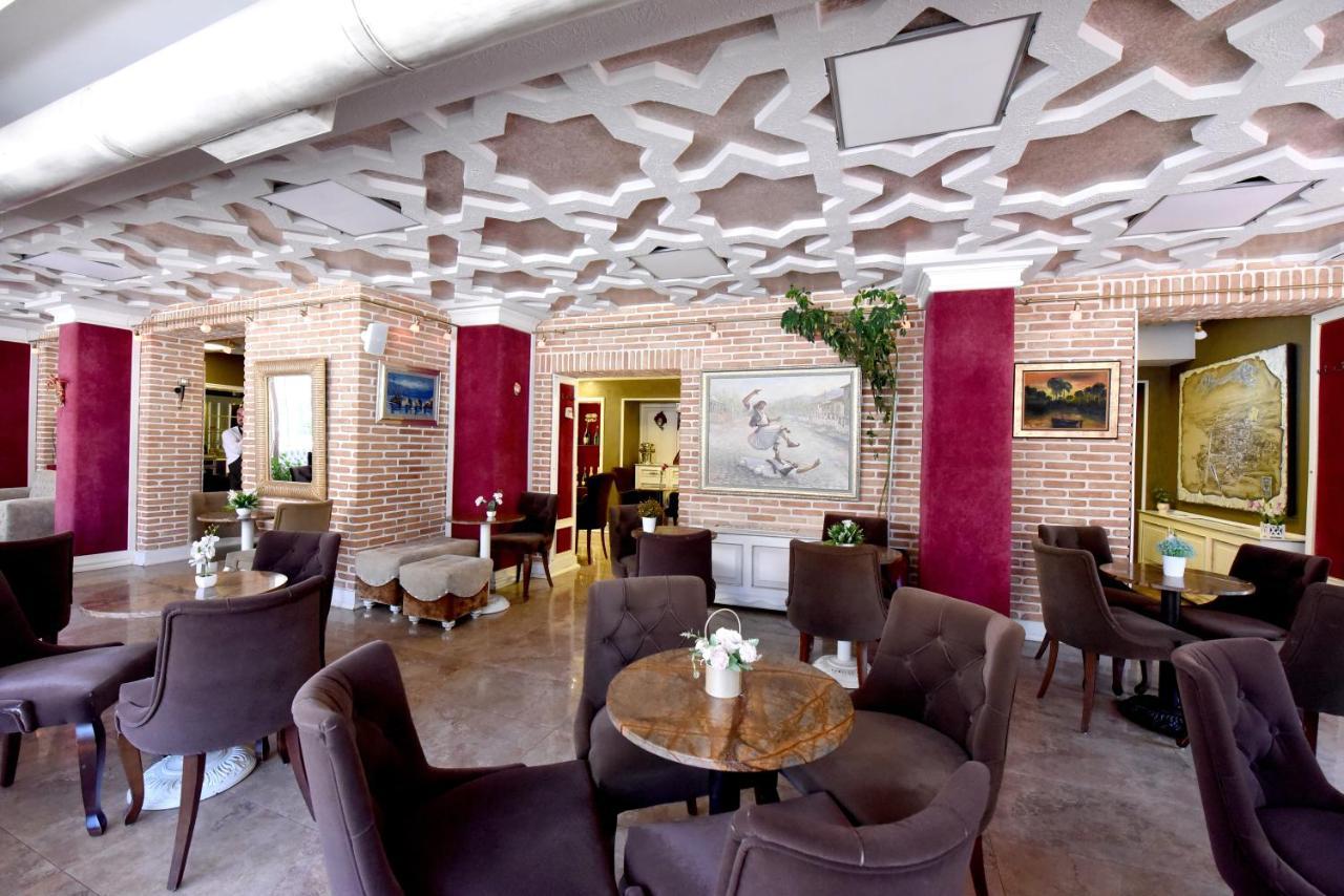 Hotel Hymeti'S Palace Pogradec Exteriör bild