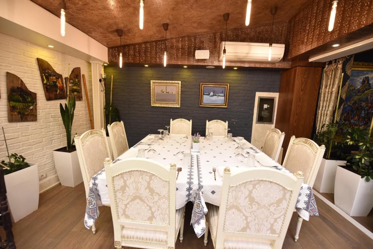 Hotel Hymeti'S Palace Pogradec Exteriör bild